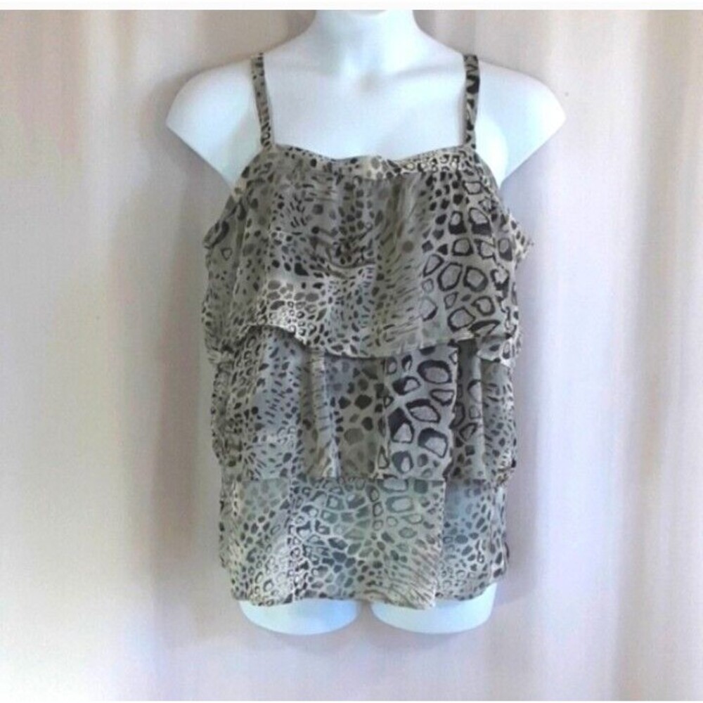Fashion bug top women's size XL semi sheer  Lined upper layers *